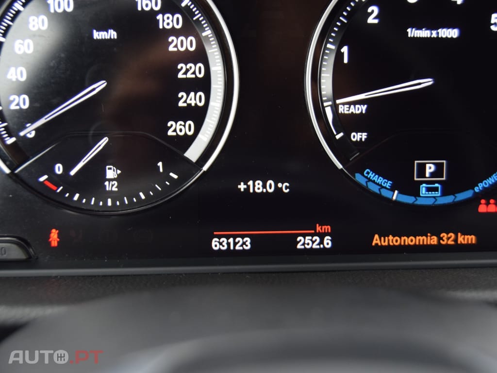 BMW 225 xe