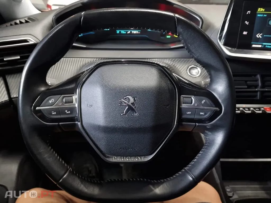 Peugeot E-2008 50 kWh Active Pack