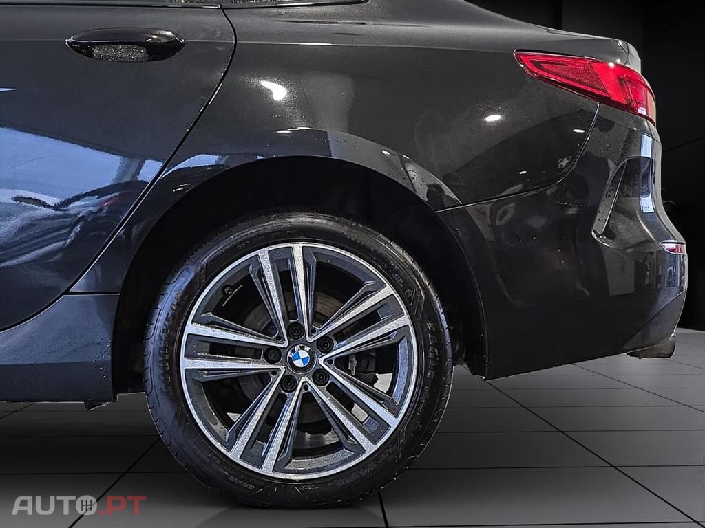 BMW 216 d Line Sport — fotografia 23