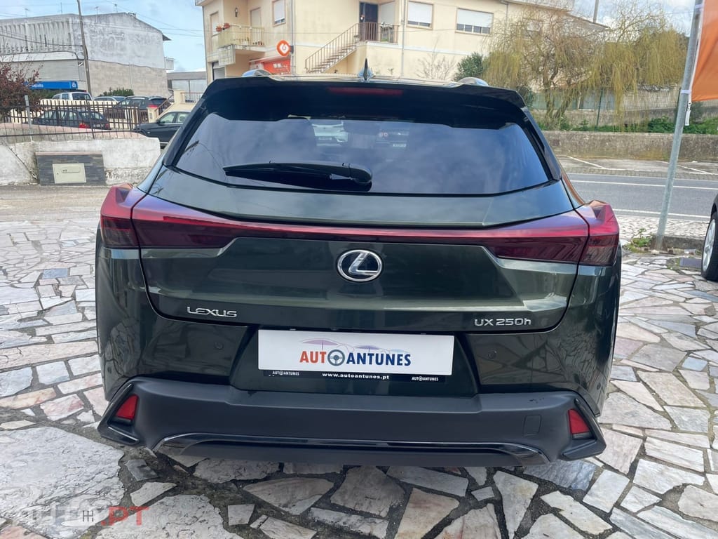 Lexus UX Sport — fotografia 3
