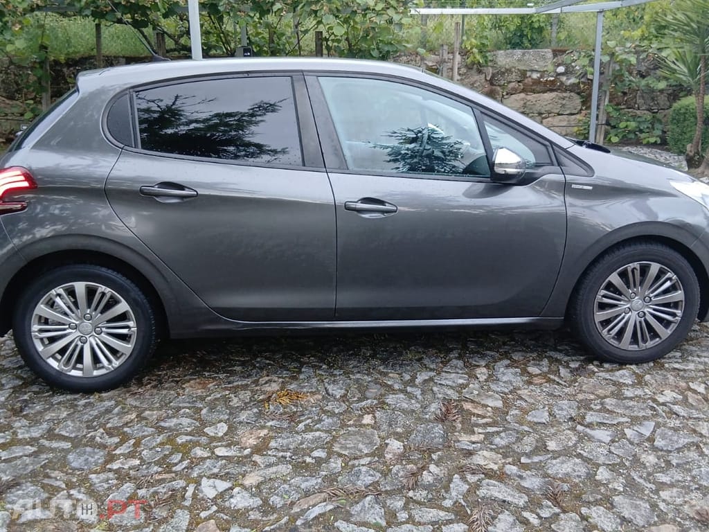 Peugeot 208 CCBHW6