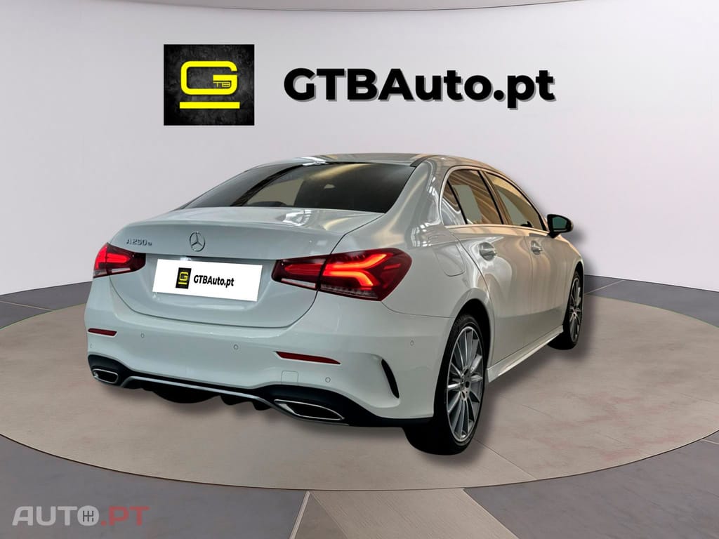 Mercedes-Benz A 250 I.V.A DEDUTIVEL AMG Line