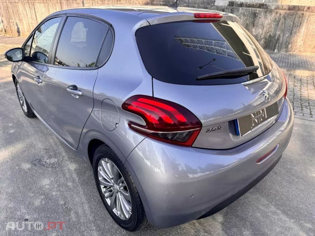 Peugeot 208 1.2 PureTech Signature