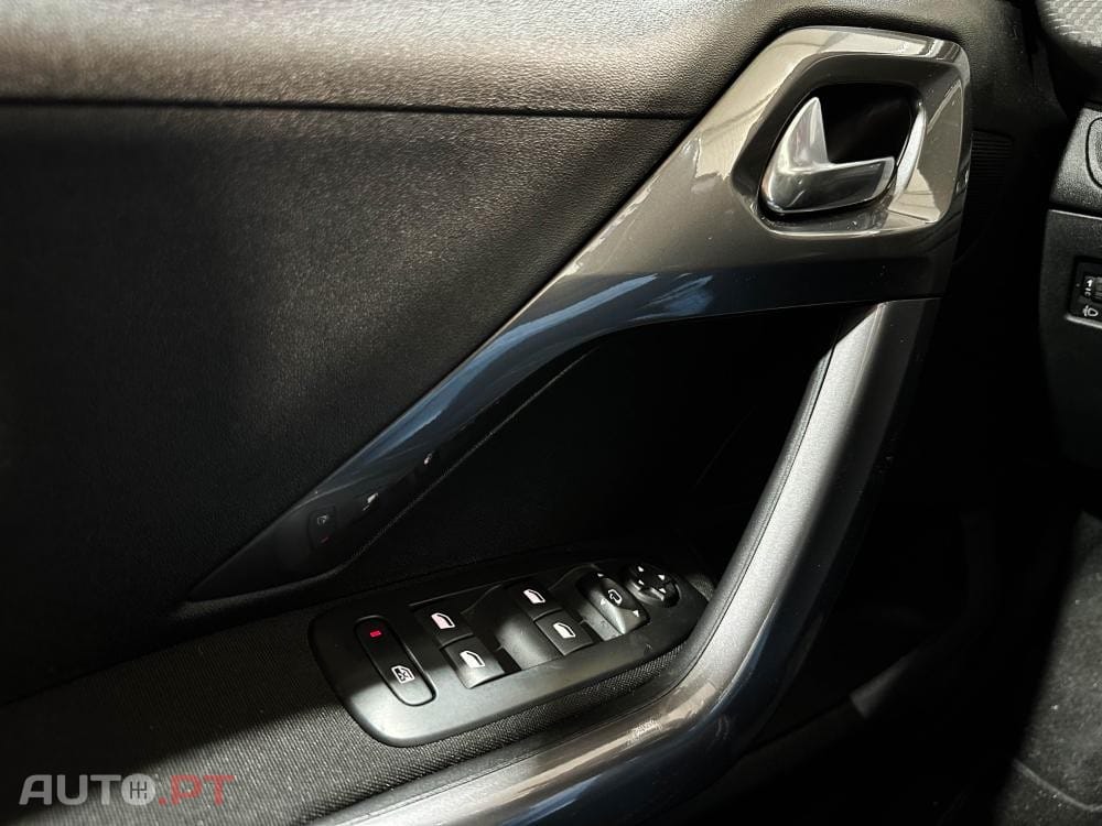 Peugeot 2008 1.2 PureTech Allure