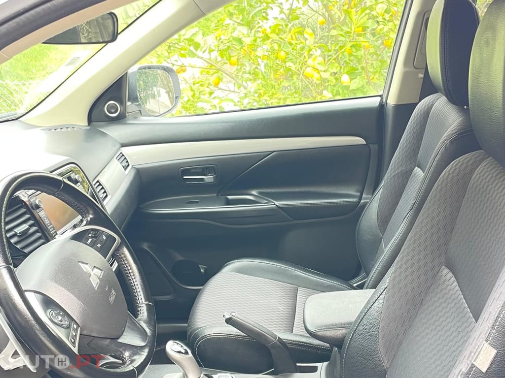 Mitsubishi Outlander PHEV Instyle Diamond 4WD