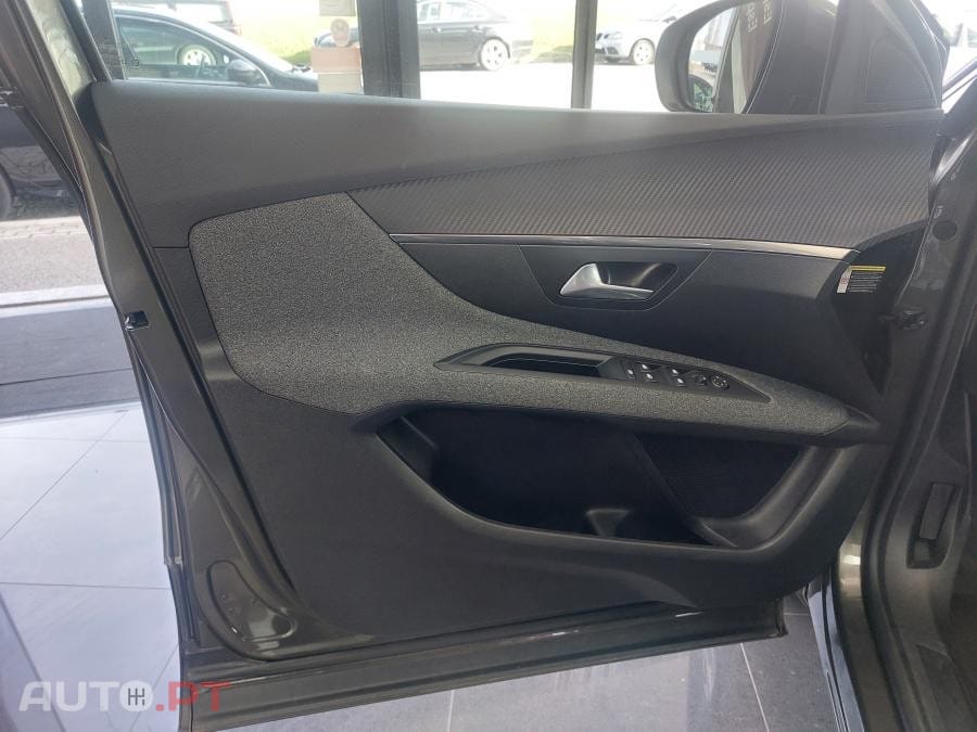 Peugeot 3008 1.5 BlueHDi Active — fotografia 17