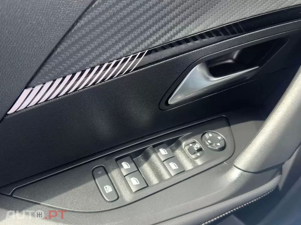 Peugeot 2008 1.2 Hybrid Allure e-DCS6