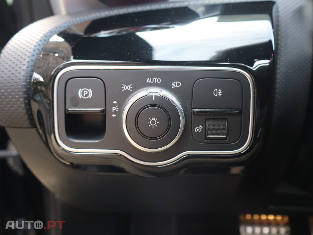 Mercedes-Benz CLA 180 d Shooting Brake AMG Premium Plus