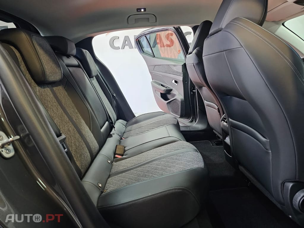 Peugeot 408 1.2 PureTech Allure EAT8