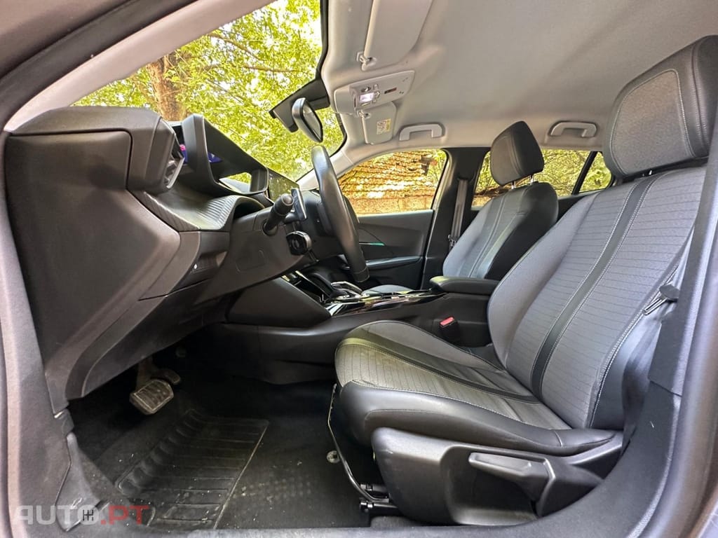 Peugeot 2008 1.2 PureTech Allure Pack EAT8