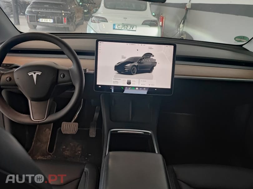 Tesla Model Y Long Range Dual Motor AWD — fotografia 9