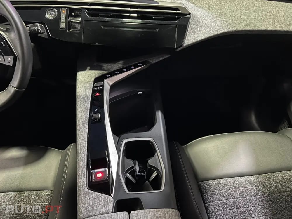 Peugeot 3008 1.2 Hybrid Allure e-DCS6