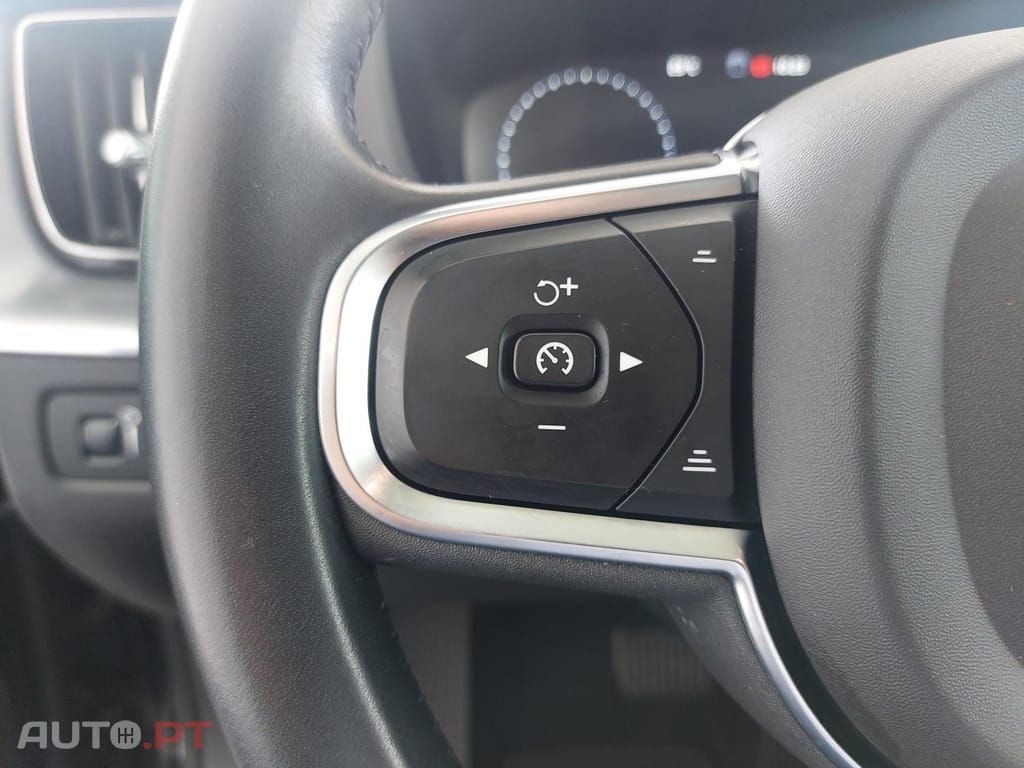 Volvo XC60 2.0 T8 PHEV Momentum AWD