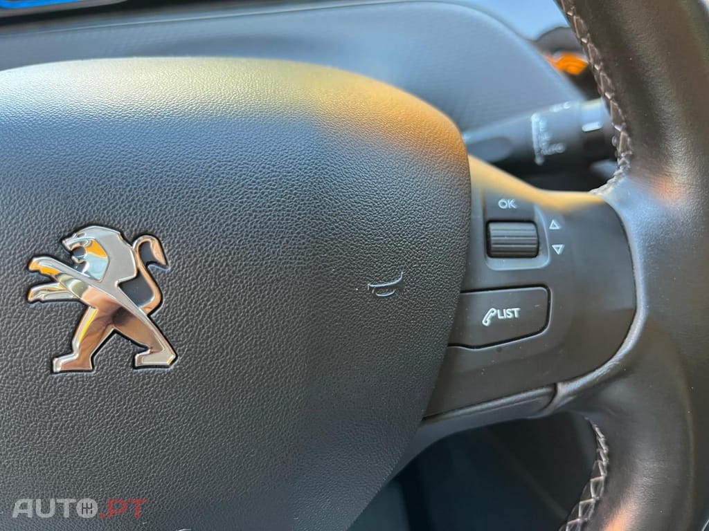 Peugeot 208  1.2 e-THP Féline