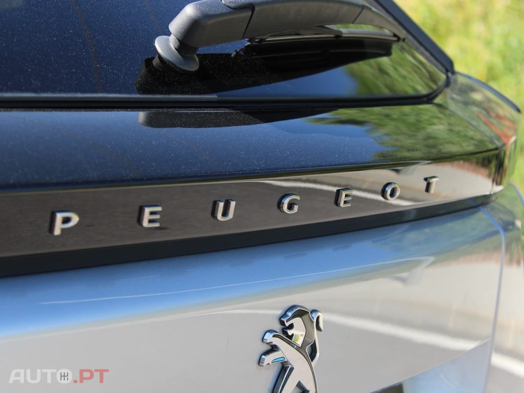 Peugeot E-2008 Allure