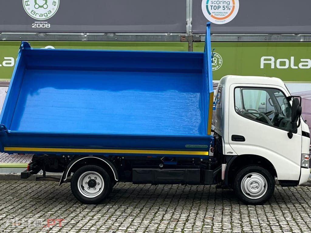 Toyota Dyna 3.0  BASCULA TRILATERAL