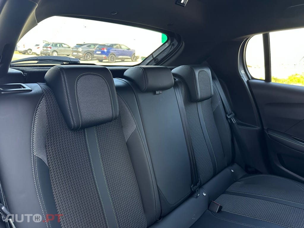 Peugeot E-208 50 kWh GT