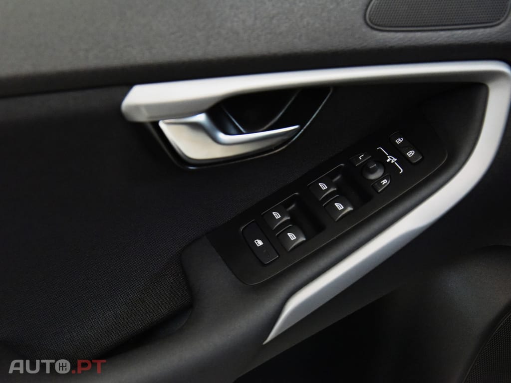 Volvo V40 2.0 D3 Momentum