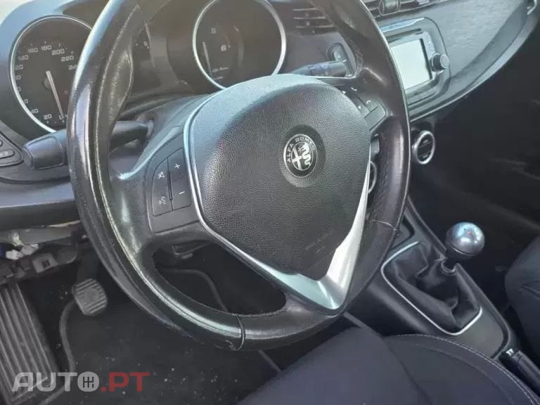 Alfa Romeo Giulietta 1.6 JTDM Sport — fotografia 15