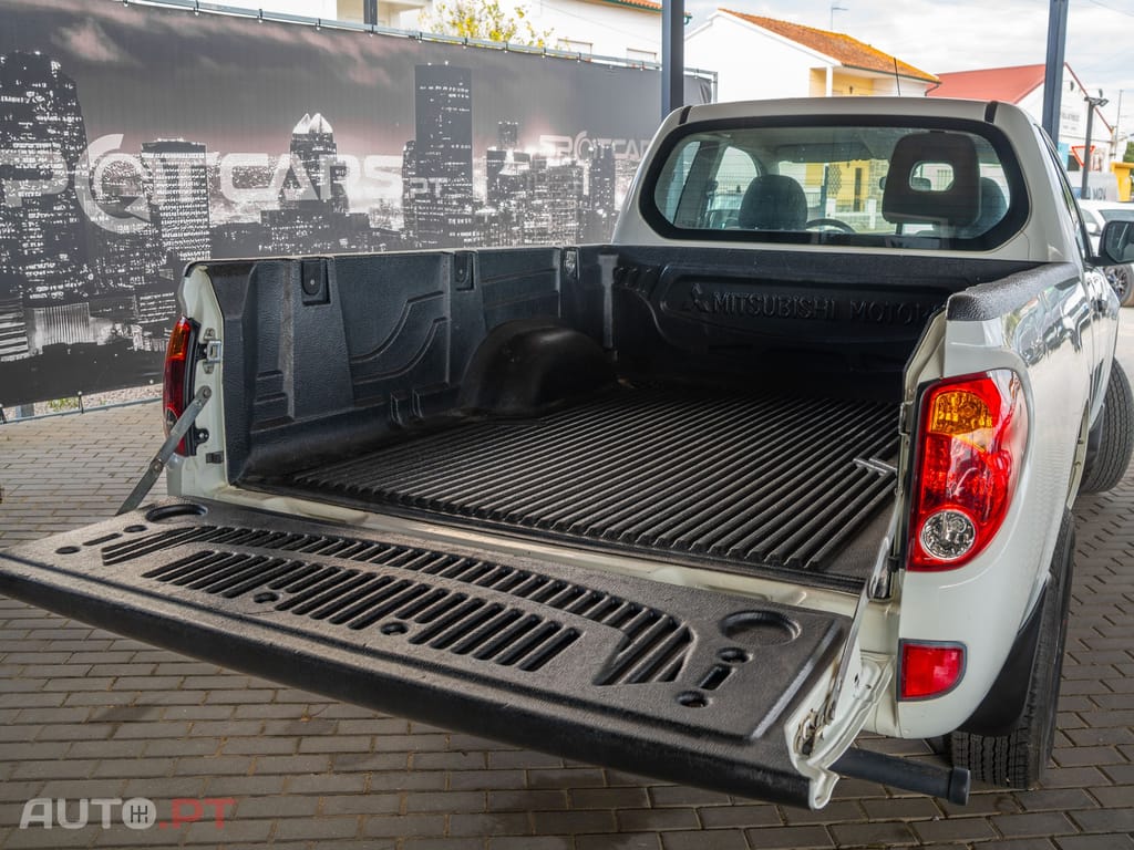 Mitsubishi L200 2.5 DI-D Club Intense 3L 4WD