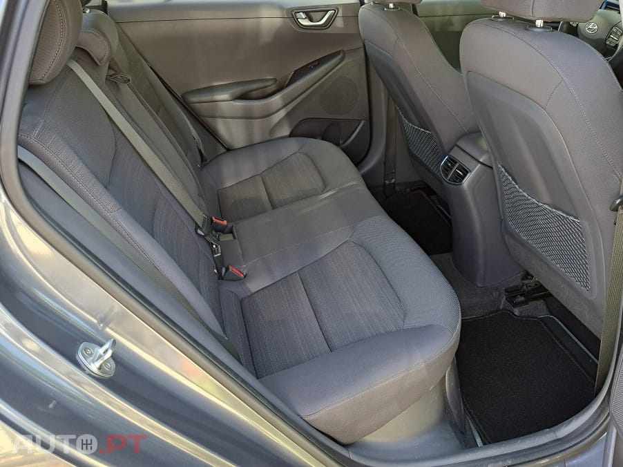 Hyundai Ioniq 5 1.6 GDI HEV (híbrido gasolina + elétrico) Potência combinada de 141 cv