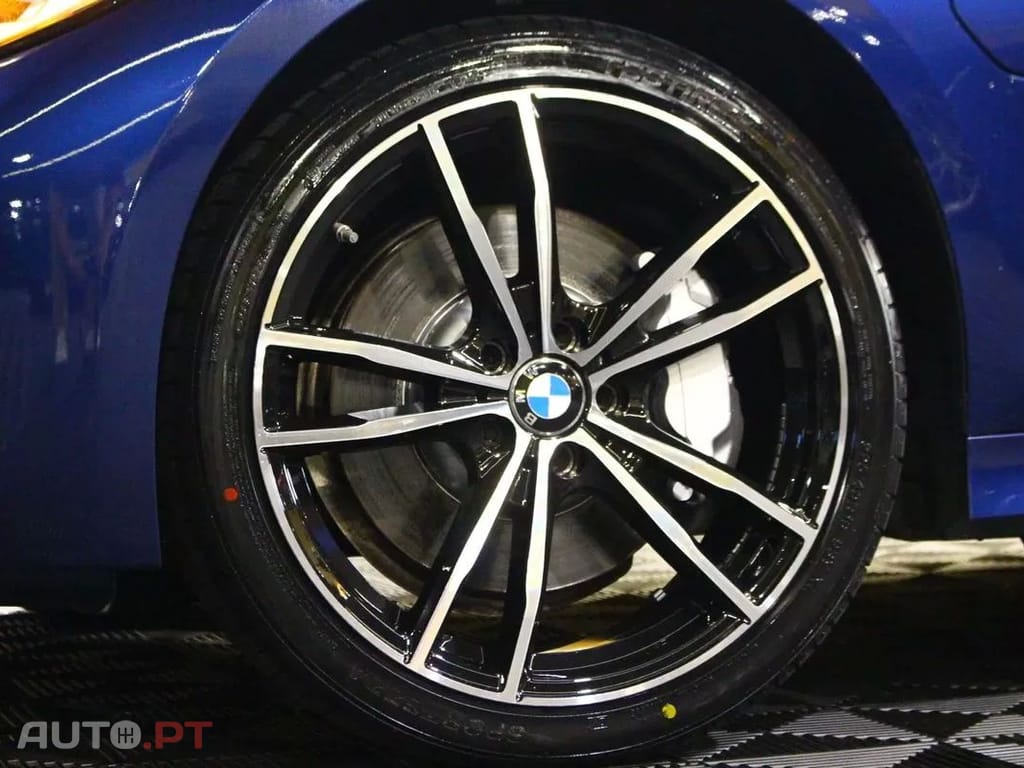 BMW 330 e Line Luxury Auto