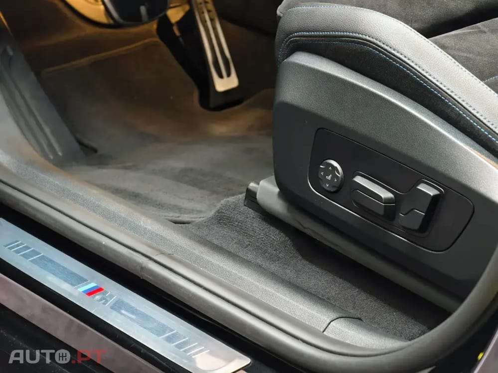 BMW iX1 xDrive30 Pack Desportivo M