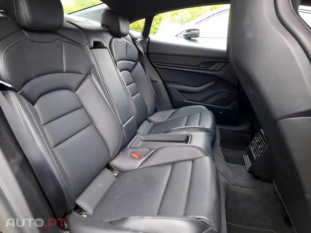 Porsche Taycan 4