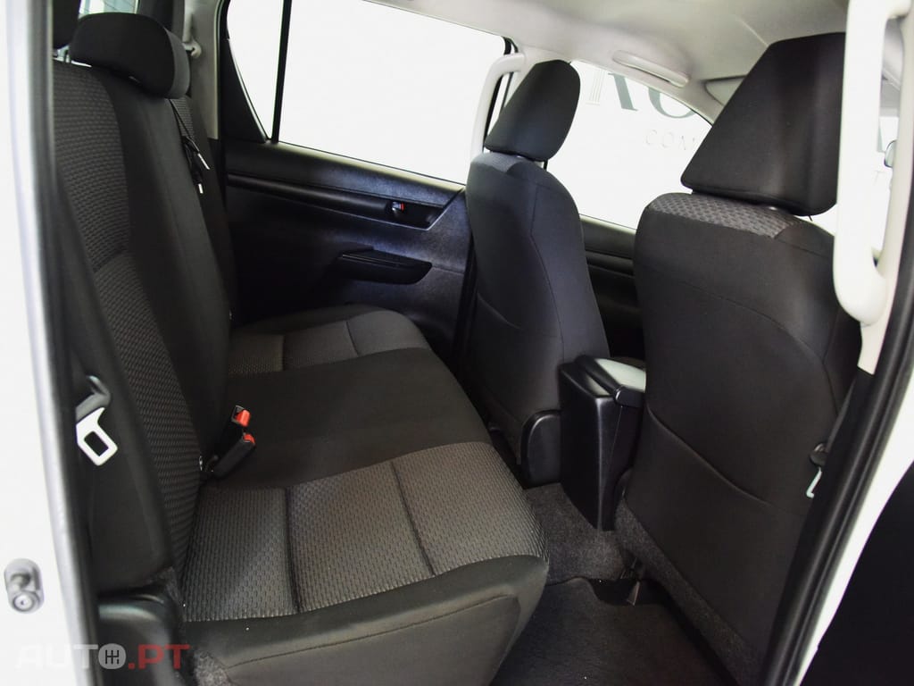 Toyota Hilux 2.4 D-4D 2WD CD CM