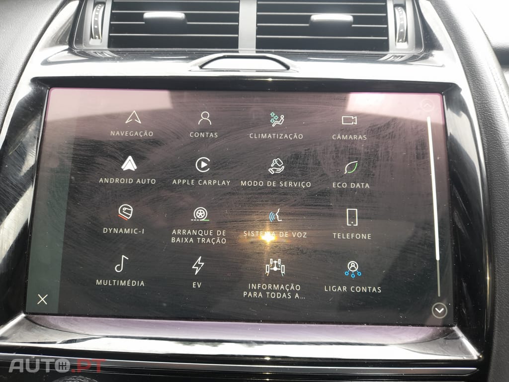 Jaguar E-Pace P300
