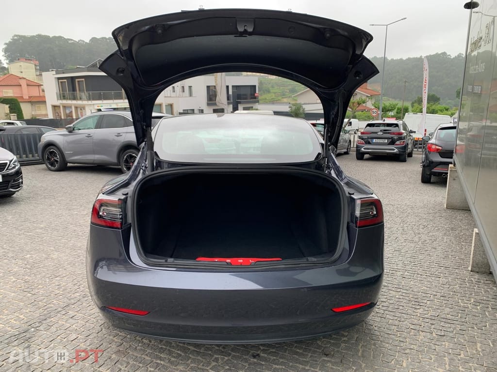 Tesla Model 3 Long-Range Dual Motor AWD