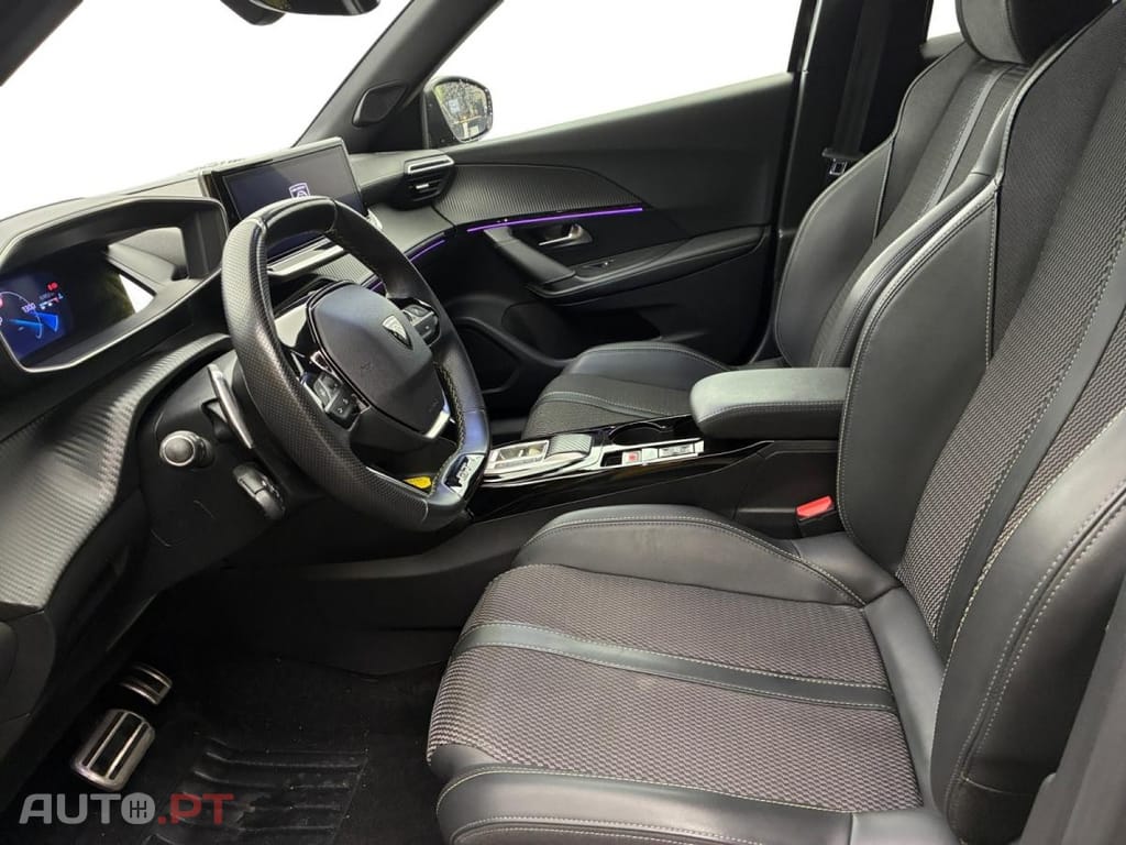 Peugeot 2008 1.2 PureTech GT EAT8
