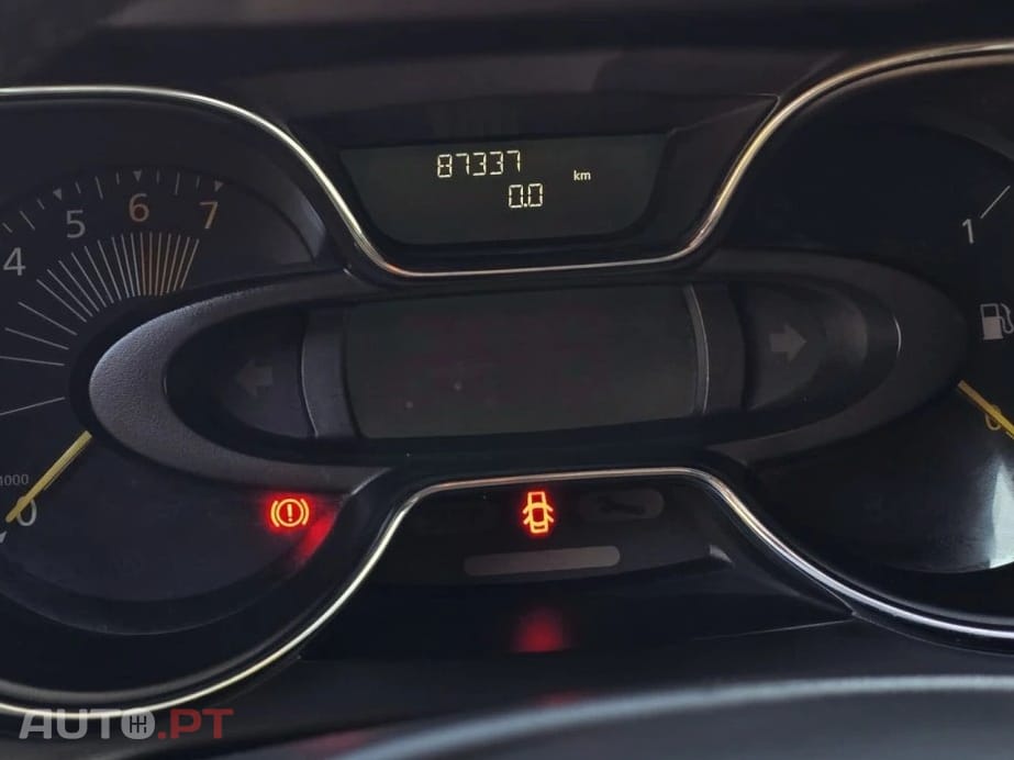 Renault Captur 1.2 TCE HELLY HANSEN (EDC)