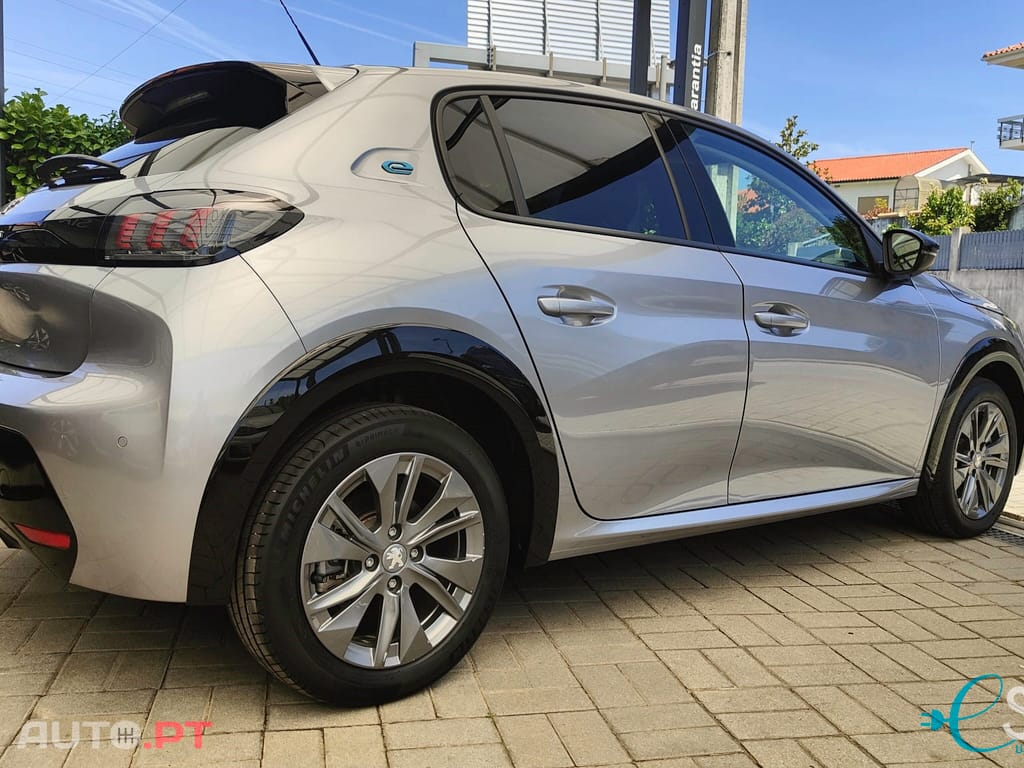 Peugeot E-208 Style