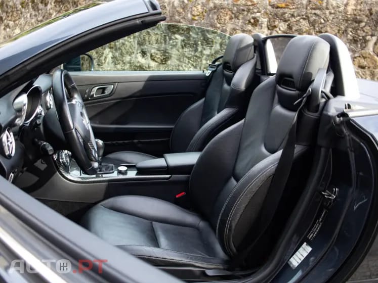 Mercedes-Benz SLK 200 Outro