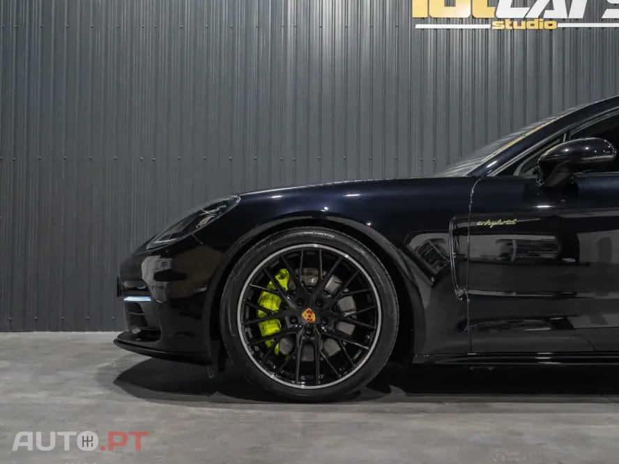 Porsche Panamera 4 E-Hybrid Platinum Edition