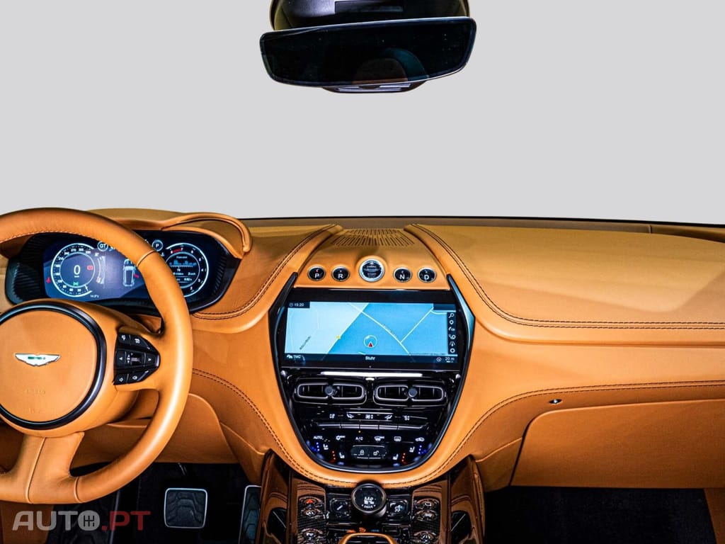 Aston Martin DBX 707