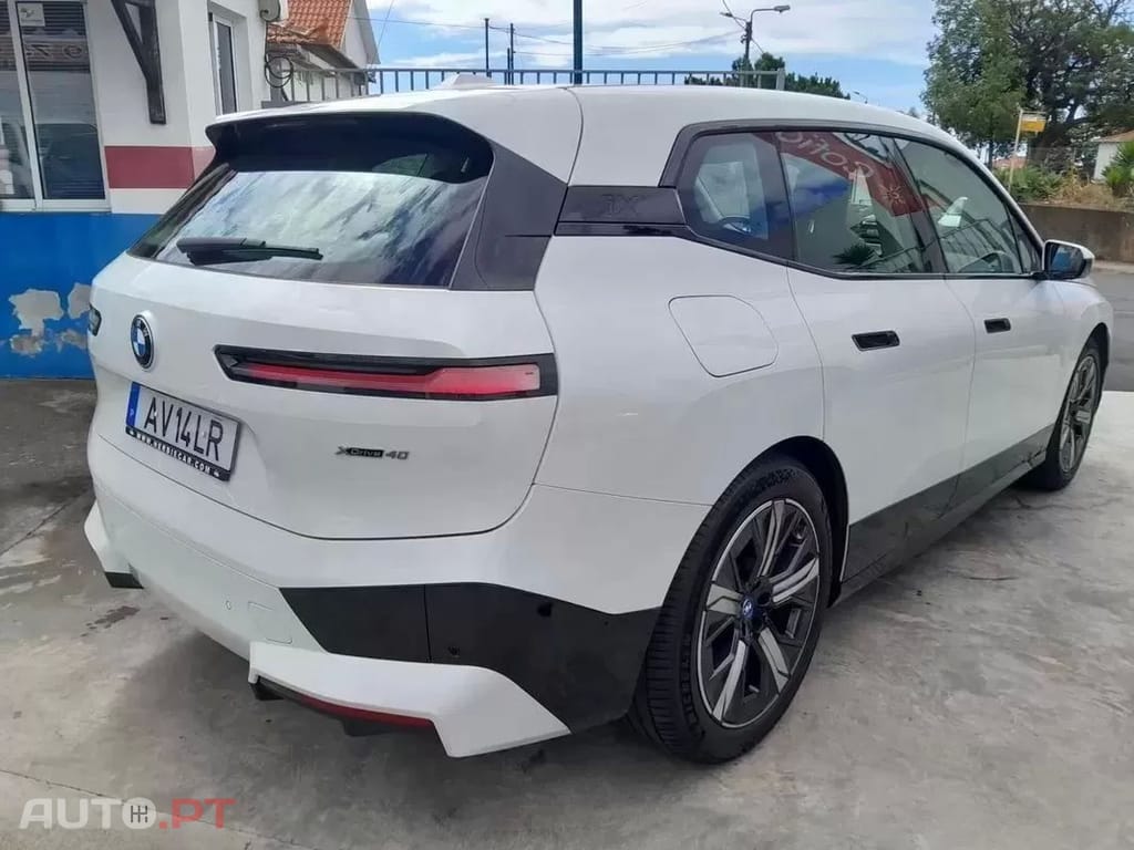 BMW iX xDrive 40 Pack Desportivo