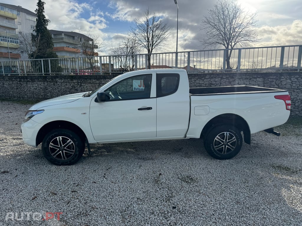 Mitsubishi L200 2.4 DI-D Club Invite 4WD