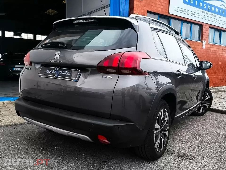 Peugeot 2008 1.2 PureTech Allure EAT6