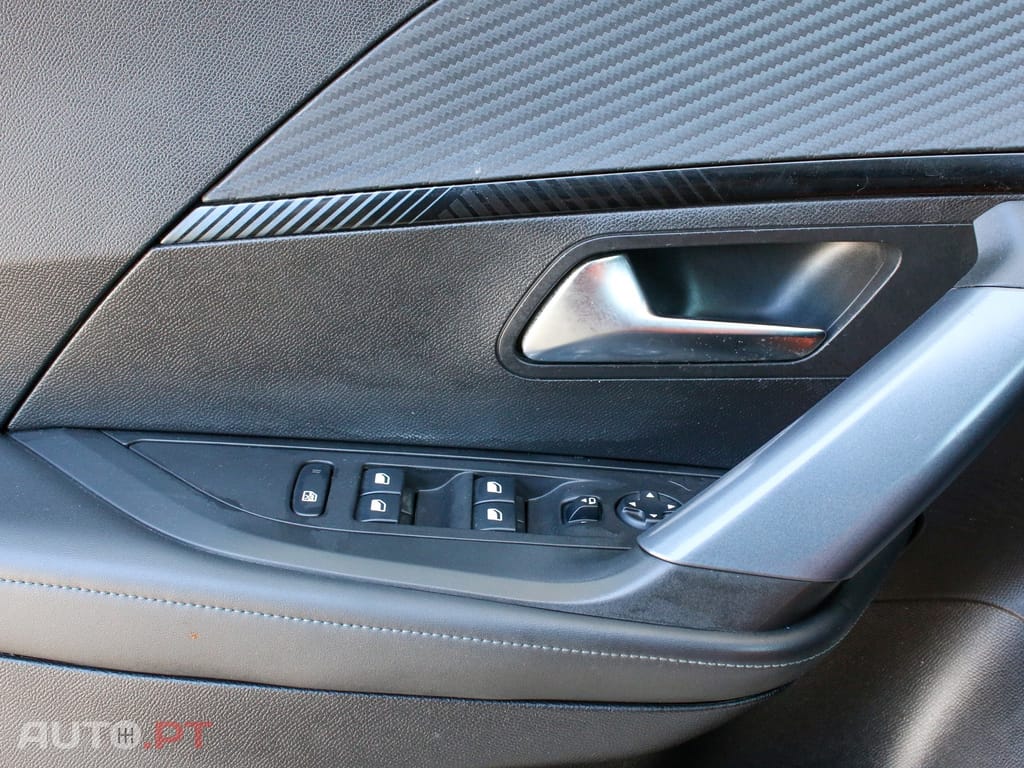 Peugeot 2008 1.2 PureTech Allure EAT8