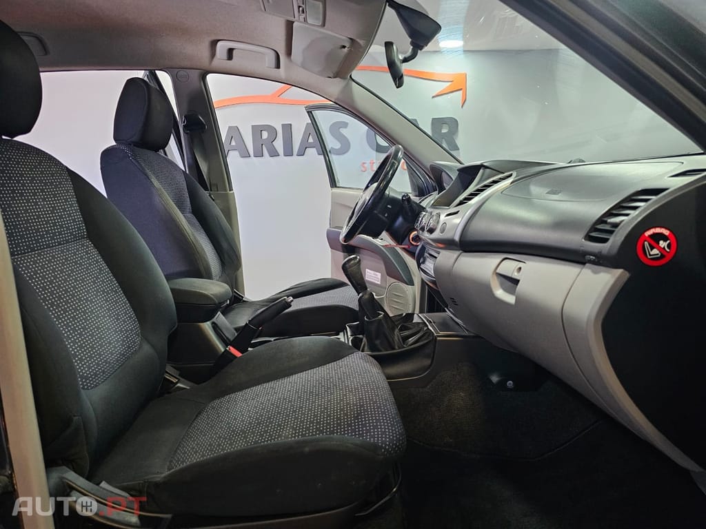 Mitsubishi L200 2.5 DI-D CD Invite AC 4WD