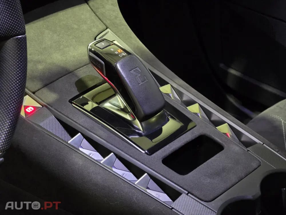 DS DS7 Crossback E-Tense Performance Line EAT8