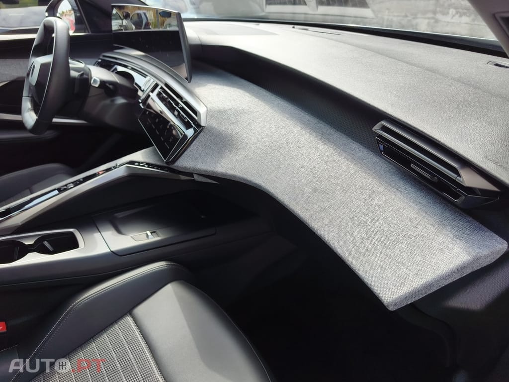 Peugeot 3008 1.2 Hybrid Allure e-DCS6