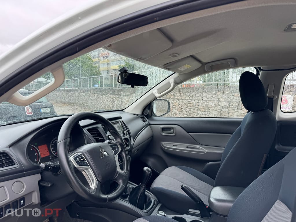Mitsubishi L200 2.4 DI-D Club Invite 4WD