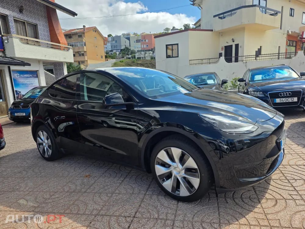 Tesla Model Y RWD