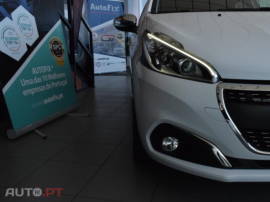 Peugeot 208 1.2 PureTech Signature
