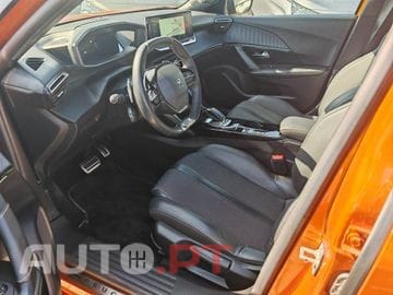 Peugeot 2008 1.2 PureTech Signature EAT6