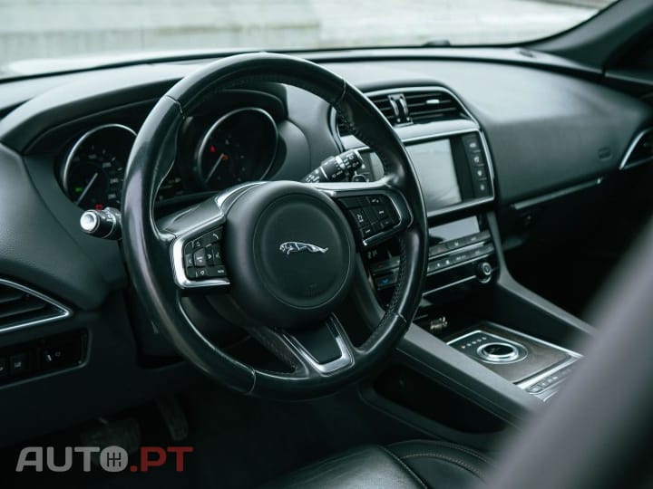 Jaguar F-Pace 2.0 i4D Portfolio Aut.