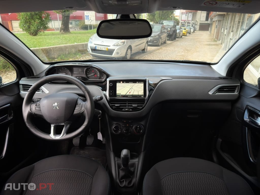 Peugeot 208 1.2 PureTech Signature